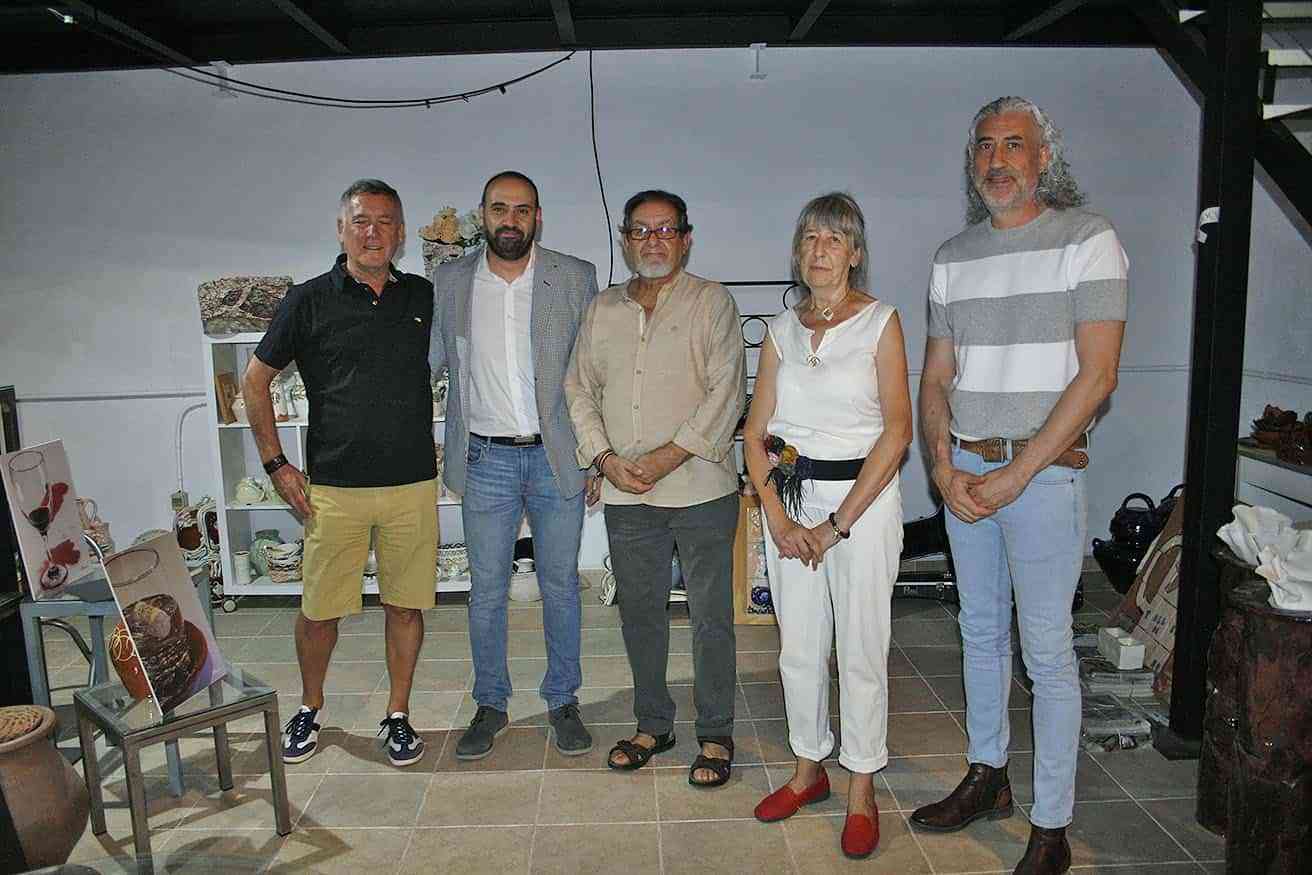 Alfarería, poesía, fotografía, música y vino fueron los protagonistas de la increíble jornada vivida en el Centro Alfarero La Estación de Argamasilla de Calatrava