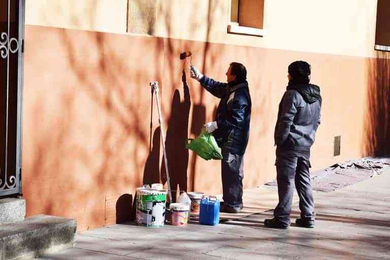 Multa de 1.500 euros a un vecino que realizó pintadas en las paredes de la Casa de Baños de Puertollano