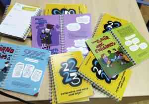 Distribuida una agenda educativa entre el alumnado de 4º de Eso de una decena de centros educativos de Puertollano