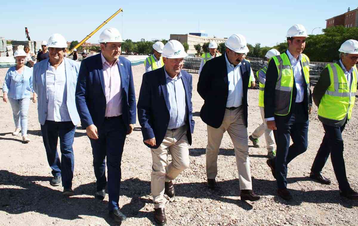 Avanzan las obras del nuevo Hospital de Puertollano que han sido visitadas por el consejero de Sanidad Jesús Fernández Sanz