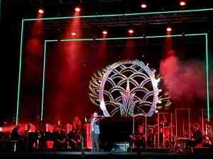 Miguel Poveda ha cautivado a las 1.500 personas que asistieron a su concierto dentro de la programación de las Fiestas de Septiembre de Puertollano