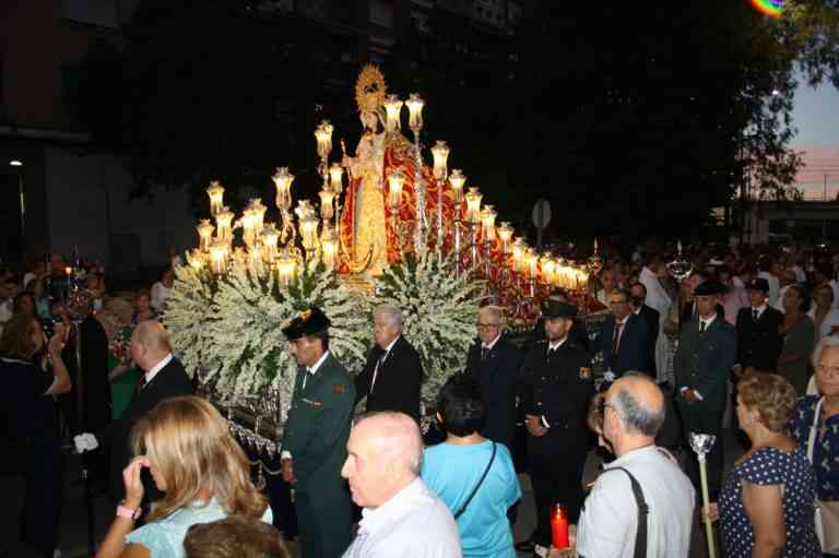Más de 10.000 personas han acompañado a la Virgen de Gracia en su recorrido por las calles de Puertollano