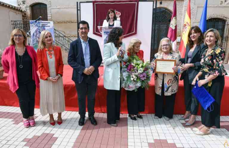 Caballero ha participado en el encuentro provincial de la Asociación de Amas de Casa, Consumidores y Usuarios «Calatrava»