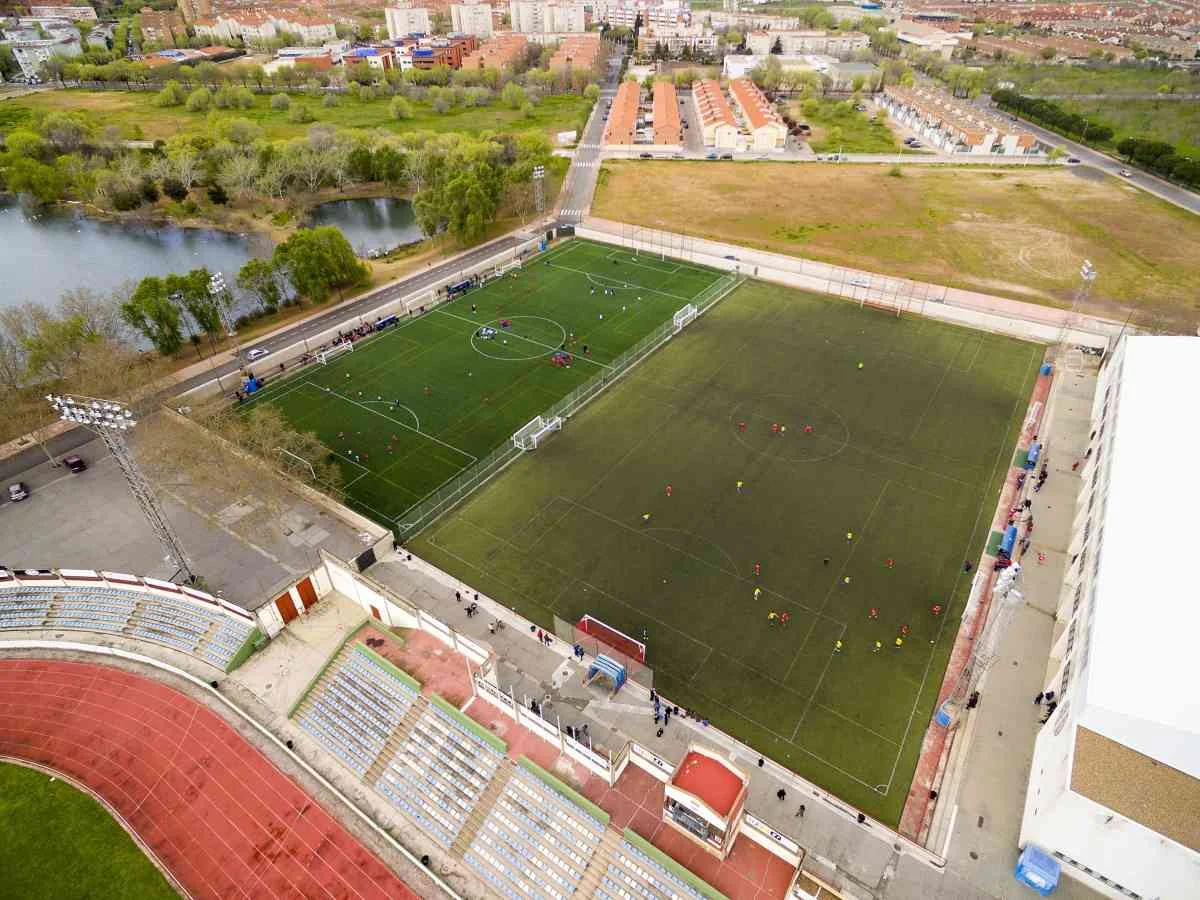 Realizarán obras de reforma y renovación en los campos anexos al estadio Sánchez Menor de Puertollano