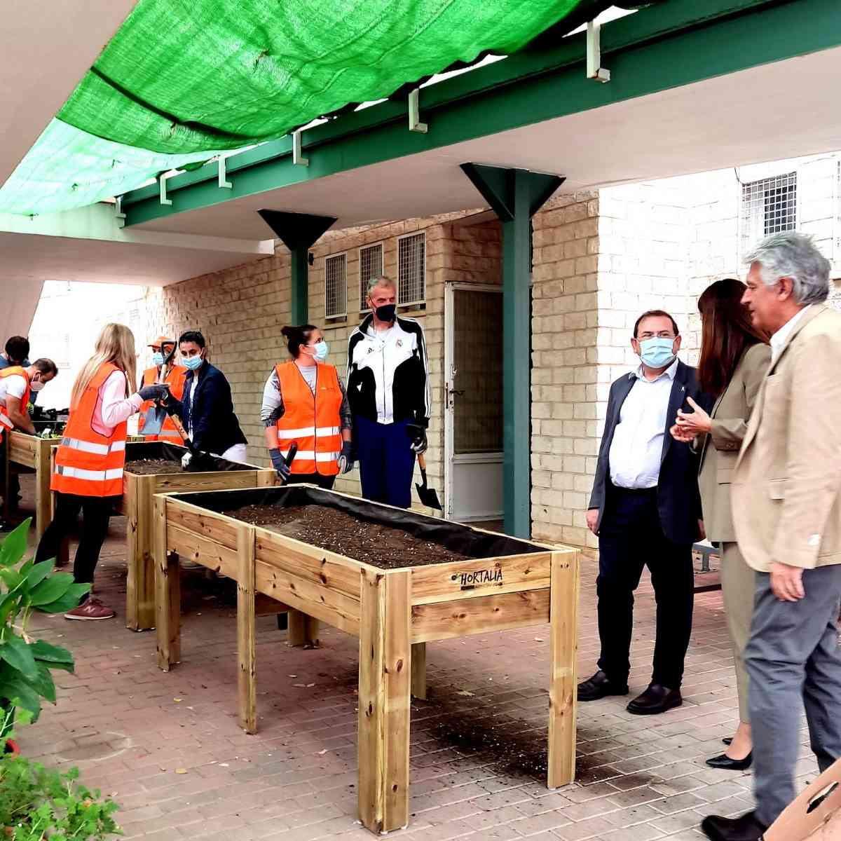 Voluntarios de Repsol conmemoran la Semana Internacional del Voluntariado creando un huerto urbano en el Centro Ocupacional de Fundación Fuente Agria de Puertollano