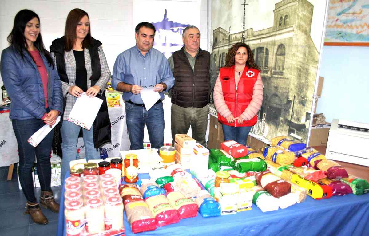 Ediciones Puertollano ha celebrado una recogida de alimentos que a cambio de su generosidad podían elegir algunos libros de su catálogo