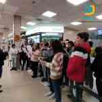 Los alumnos de 1º y 2º ESO del Colegio San José sacan la alegría de los villancicos a las calles de Puertollano