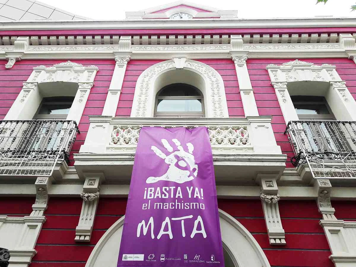 Convocan un minuto de silencio en la puerta del consistorio de Puertollano hoy 30 de diciembre a las 12 horas en condena y rechazo a la violencia de género tras el asesinato machista de una mujer en Escalona