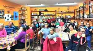 En las instalaciones de Aldabón de Puertollano celebraron una merienda y chocolatada de Navidad con la participación del alcalde, Adolfo Muñiz