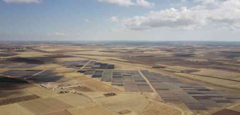 Endesa, a través de su filial renovable EGPE, pone en funcionamiento tres nuevas plantas solares en Manzanares