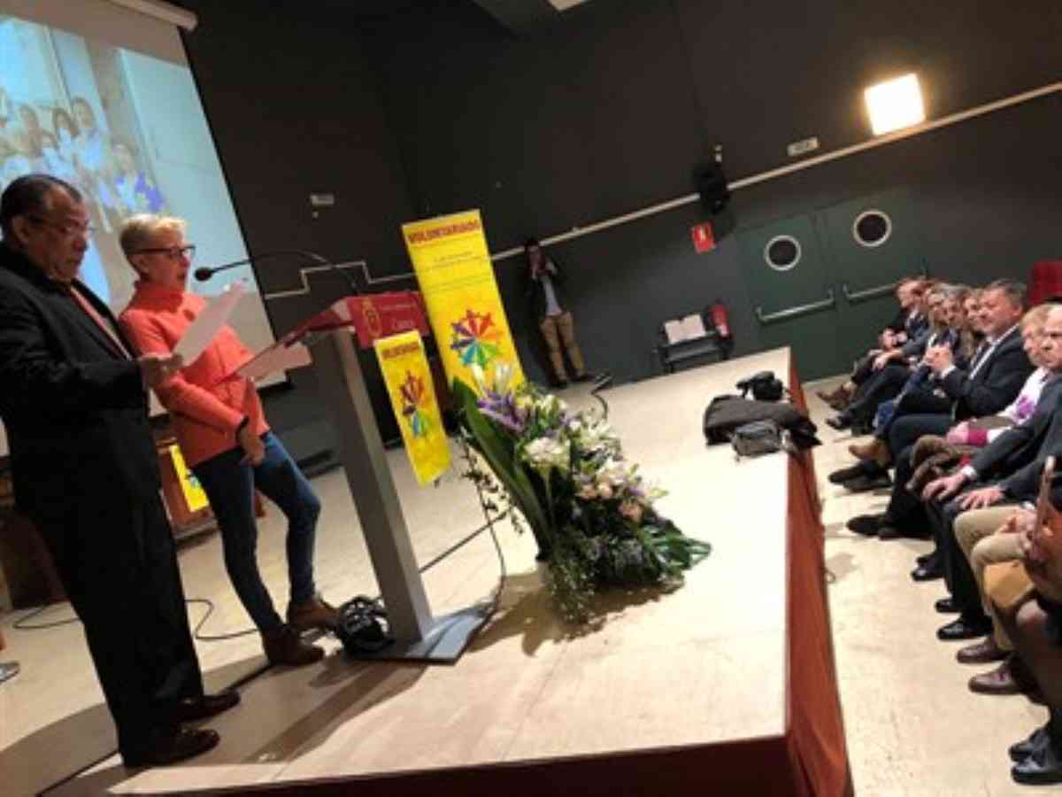 Reconocimientos a los voluntarios Francisco Jiménez Peñuelas y Mari Luz Recuenco Soleras y diplomas a todos los voluntarios y voluntarias en Cuenca
