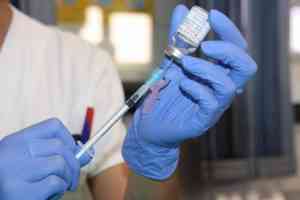 C-LM comienza este lunes la vacunación sin cita previa de COVID y gripe para la población mayor de 18 años