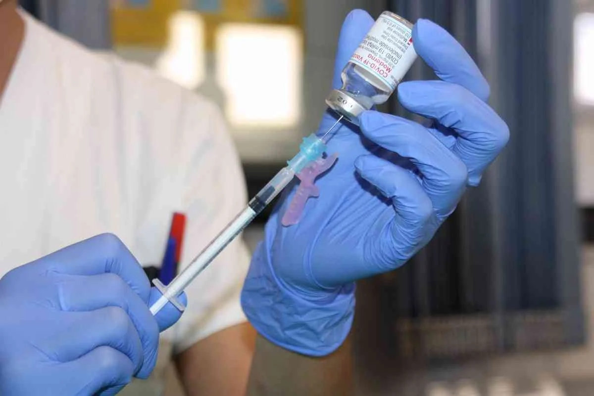 C-LM comienza este lunes la vacunación sin cita previa de COVID y gripe para la población mayor de 18 años
