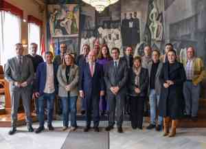 Caballero impulsa una cátedra con la UNED para dar respuesta a la despoblación en Ciudad Real