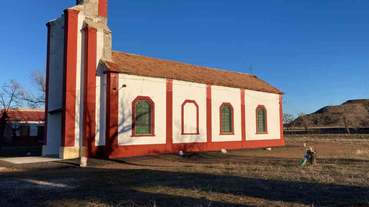 Realizados trabajos de mantenimiento en la iglesia del Santo Cristo de las Minas en la barriada de Asdrúbal de Puertollano