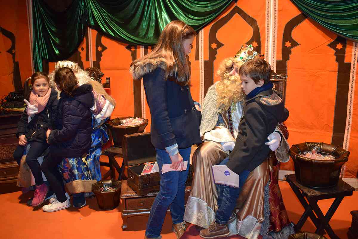 Desde hoy y hasta el 4 de enero, los Reyes Magos de Oriente recibirán a los niños en la carpa real en la Concha de la Música del Paseo de San Gregorio de Puertollano