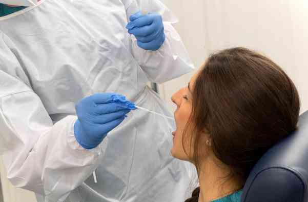 Castilla-La Mancha registró 204 casos por infección de COVID del 30 de enero al 5 de febrero en personas mayores de 60 años