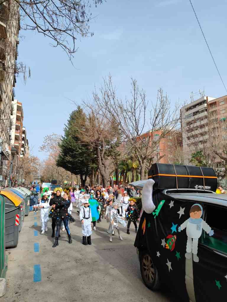1.300 niños y niñas participaron en el colorido desfile del primer fin de semana carnavalero en Puertollano