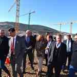 La llegada de un nueva empresa a Puertollano creará cientos de puestos de trabajo adelantó en su visita el presidente regional