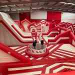 El alcalde de Puertollano ha visitado Ninja Park espacio de ocio infantil y juvenil con el hinchable más grande de CLM