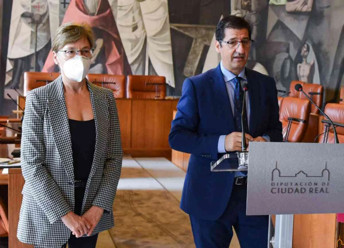 El VII Premio por la Igualdad de la Diputación de Ciudad Real para la paratriatleta Marta Francés y la profesora de música invidente Cristina Ruiz