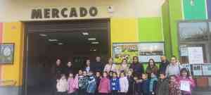 Los alumnos de 5 años del Colegio San José de Puertollano visitan el Mercado municipal