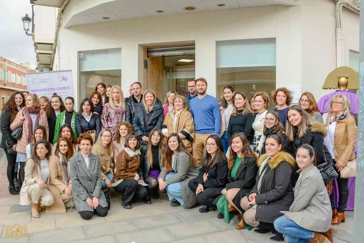Un Punto Violeta inauguró ayer 8 de marzo la Fundación Ceres en Tomelloso