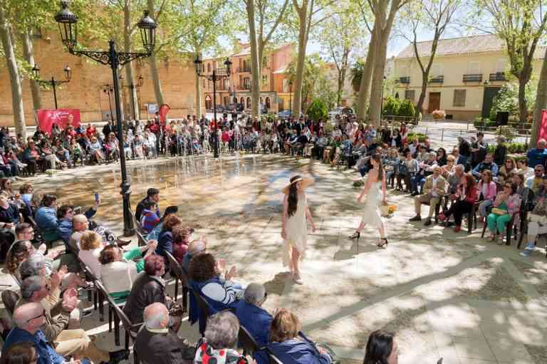 Un maridaje único entre moda y vino en Argamasilla de Alba gracias a ‘La Cultura del Vino’