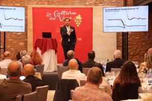 Javier Ruiz de la Cadena Ser analizó en los “Diálogos con vino” el 14 de abril en Manzanares la actual situación económica