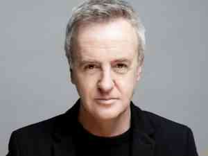 Recital poético Madre con  Carlos Hipólito y Shuarma el 21 de abril en Puertollano y el 23 en Tomelloso como parte de “La Cultura del Vino”