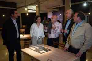 La exposición ‘El cuerpo ausente’ acogida en Puertollano es destacada por Caballero por su enfoque pedagógico.