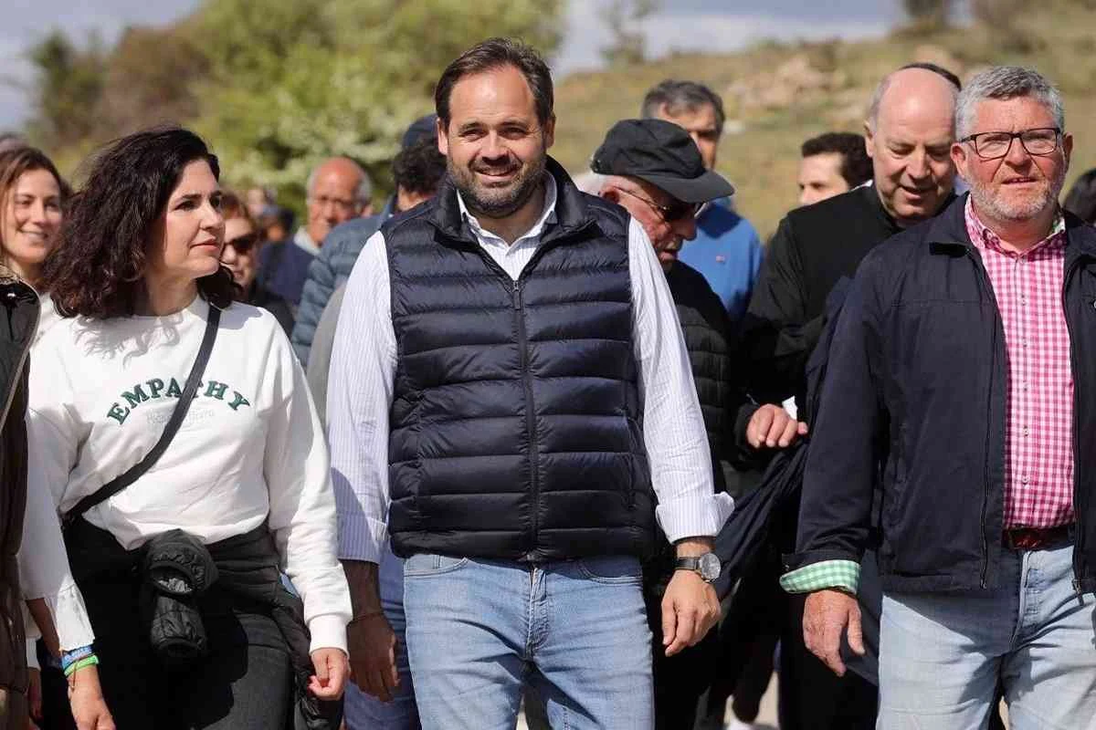 Núñez se burla de la posibilidad de Page y Sánchez encontrarse juntos en Puertollano: “Parece que hoy habrá coincidencia”