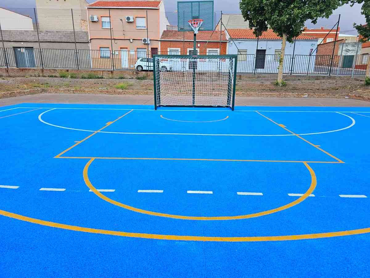 La próxima semana se abrirá la nueva pista deportiva del Centro de Asociaciones en la barriada Constitución de Puertollano