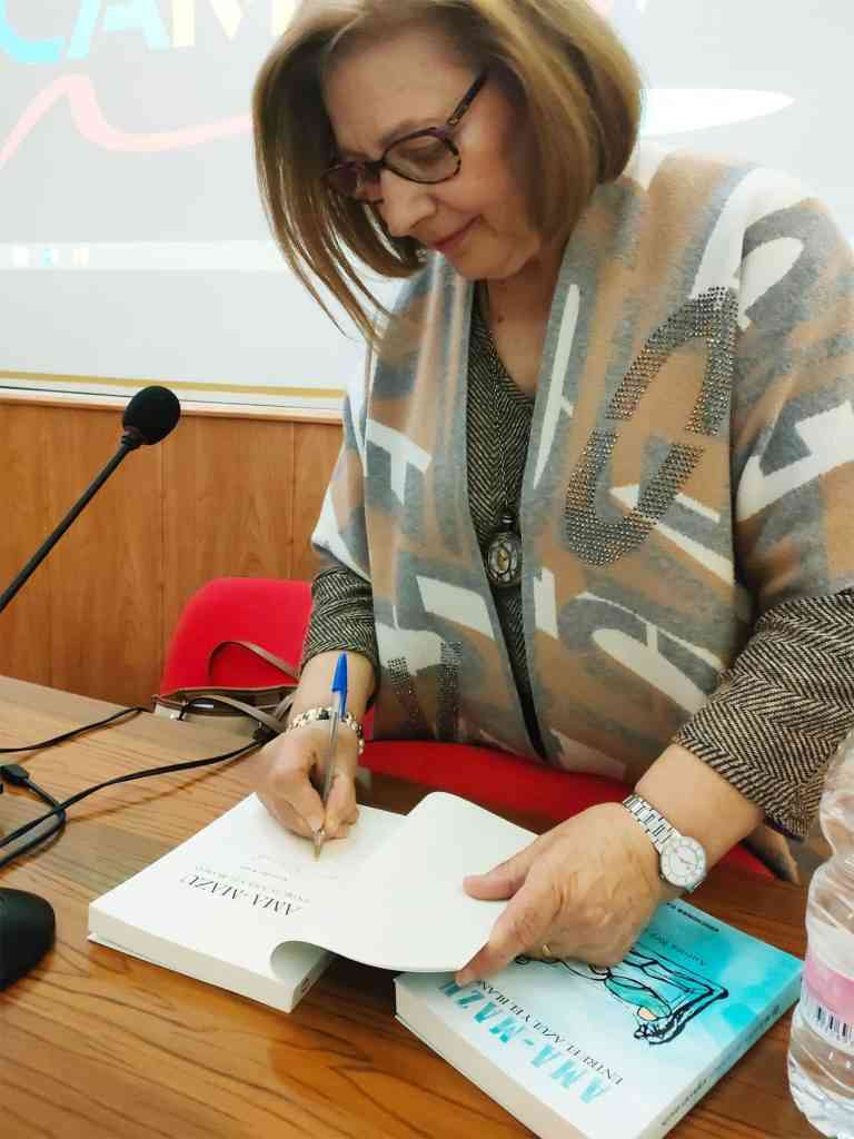 La escritora Aurora Rey Aragón firmará el próximo viernes ejemplares de su novela ‘Ama-Mazu. Entre el azul y el blanco’ en la FELIP’38