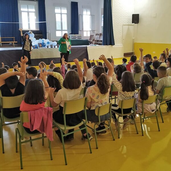 La lluvia no impidió que los niños de Puertollano disfrutasen del Circo Asteroidal de la BAM gracias a la profesionalidad de ‘Lo Que te da la Gana’