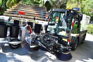 El Ayto. de Puertollano adquiere una barredora, 4 vehículos eléctricos de desplazamiento y 15 carros eléctricos de barrido manual