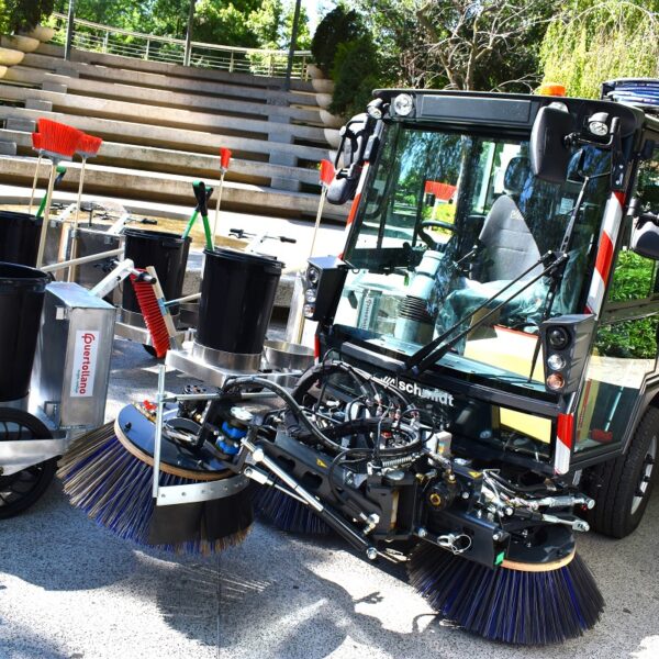 El Ayto. de Puertollano adquiere una barredora, 4 vehículos eléctricos de desplazamiento y 15 carros eléctricos de barrido manual