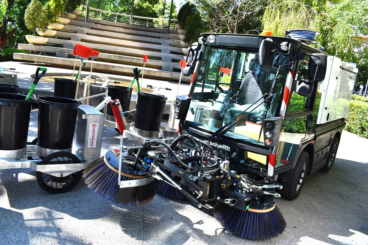 El Ayto. de Puertollano adquiere una barredora, 4 vehículos eléctricos de desplazamiento y 15 carros eléctricos de barrido manual