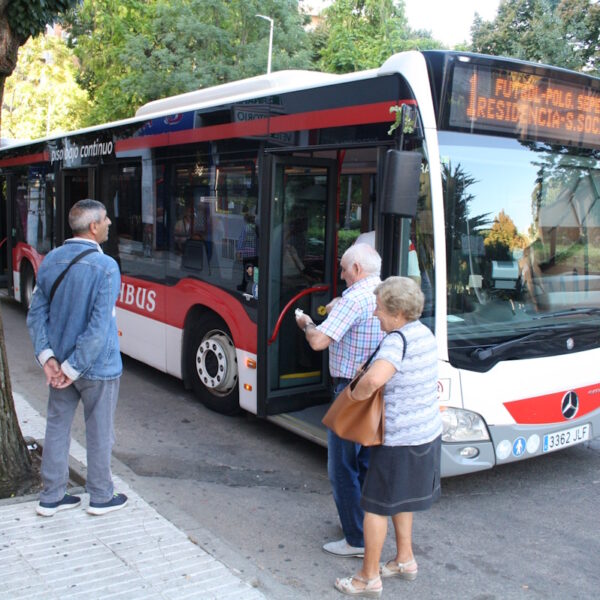 Servicio especial de autobuses para vecinos de El Villar y barriada Ciudad Jardín el 23 de julio por las elecciones generales