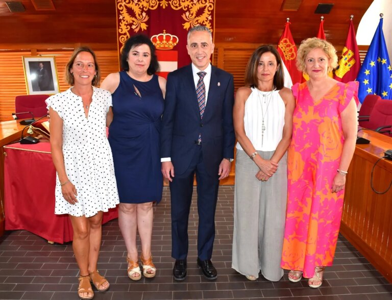 Juramentadas 4 trabajadoras municipales que han tomado posesión como auxiliares administrativos en Puertollano