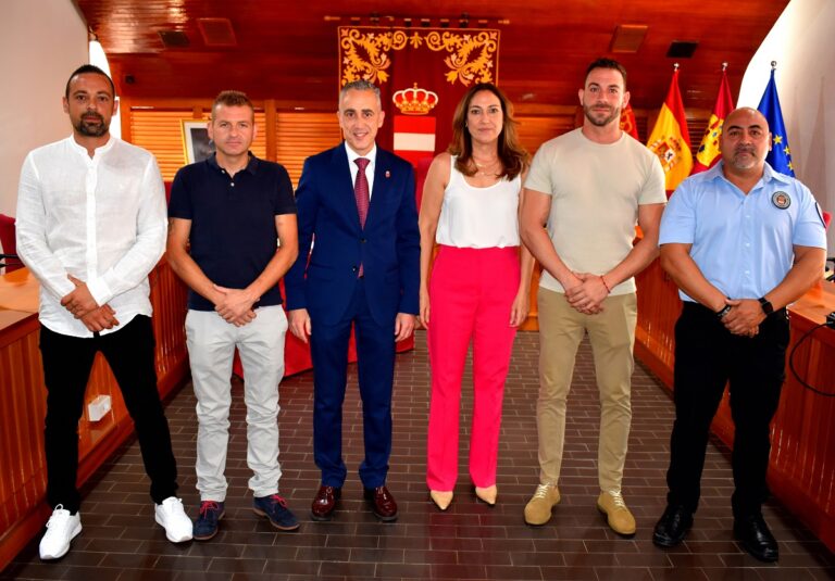 11 trabajadores municipales toman posesión como funcionarios del Ayto. de Puertollano