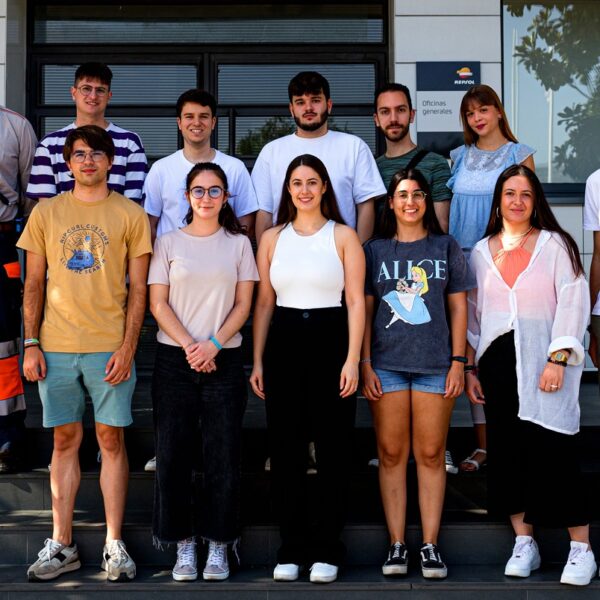 Universitarios realizan prácticas en el Complejo Repsol de Puertollano hasta el 31 de agosto con el programa anual de Becas de Repsol