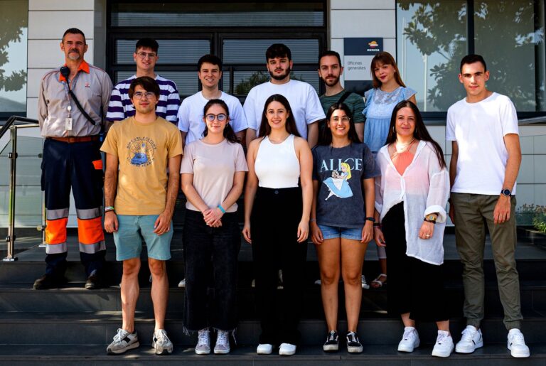 Universitarios realizan prácticas en el Complejo Repsol de Puertollano hasta el 31 de agosto con el programa anual de Becas de Repsol