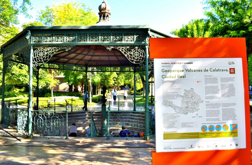 Nuevo punto informativo del geositio de la Fuente Agria y Casa de Baños del proyecto “Volcanes del Campo de Calatrava”
