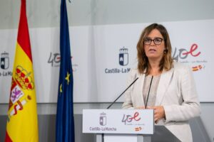 Informe revela incremento del 51% en contratos públicos regionales en 2022, con ahorro de 124 millones de euros.