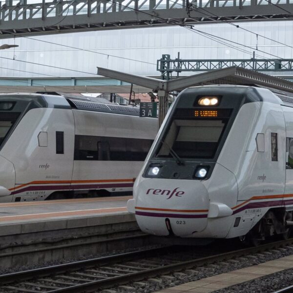 Renfe emite 80.000 abonos gratuitos y bonificados al 50% para viajar en Castilla-La Mancha en 2023