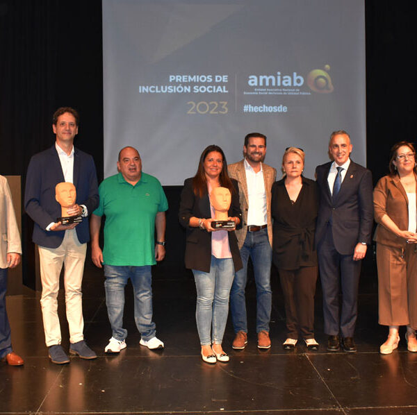 Distinguidos con los premios de “Inclusión Social” 2023 de Amiab: Aguas de Puertollano, Protección Civil, el SEPAP y la Cadena Ser