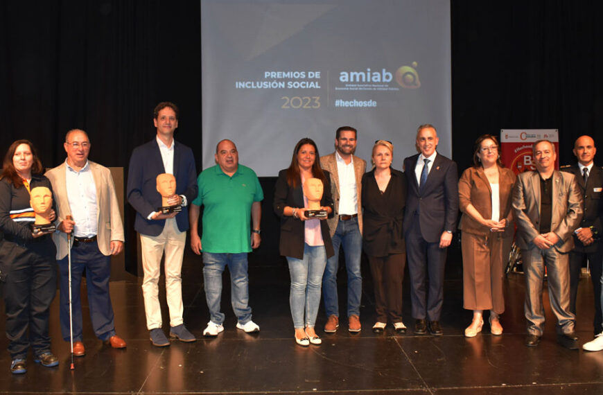 Distinguidos con los premios de “Inclusión Social” 2023 de Amiab: Aguas de Puertollano, Protección Civil, el SEPAP y la Cadena Ser