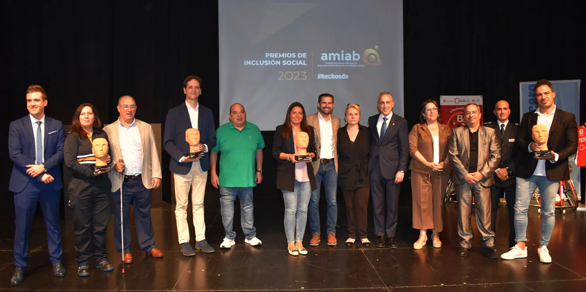 Distinguidos con los premios de “Inclusión Social” 2023 de Amiab: Aguas de Puertollano, Protección Civil, el SEPAP y la Cadena Ser
