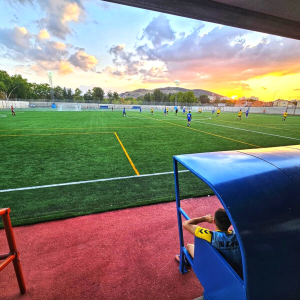El Anexo del Sánchez Menor estrena césped artificial renovado para competiciones y entrenamientos.